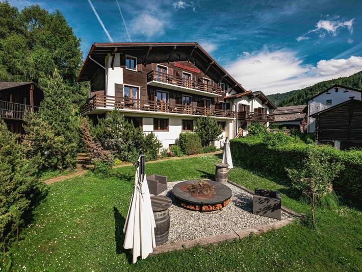 Ferienhaus für 27 Personen, mit Balkon und Terrasse sowie Garten und Sauna in Vercorin