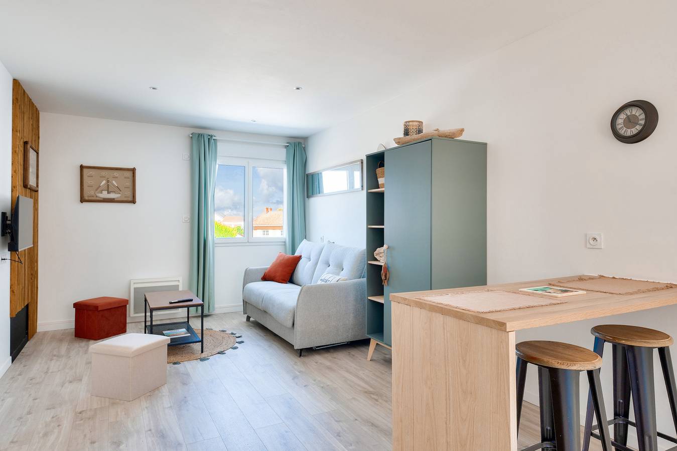 Studio entier, 180m de la plage quartier animé studio 2 personnes in La Tranche-sur-Mer, Vendée