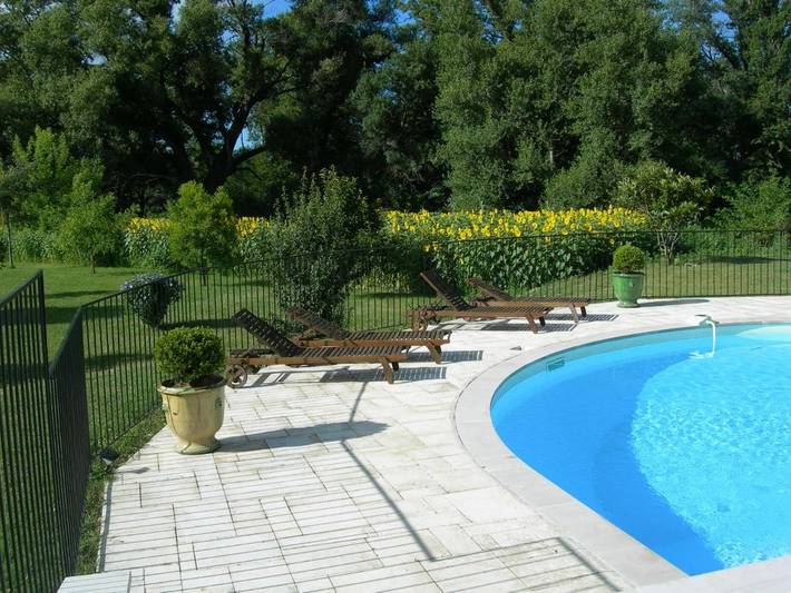 Location de vacances pour 3 personnes, avec piscine et jardin ainsi que terrasse et vue à Suze-la-Rousse - 4