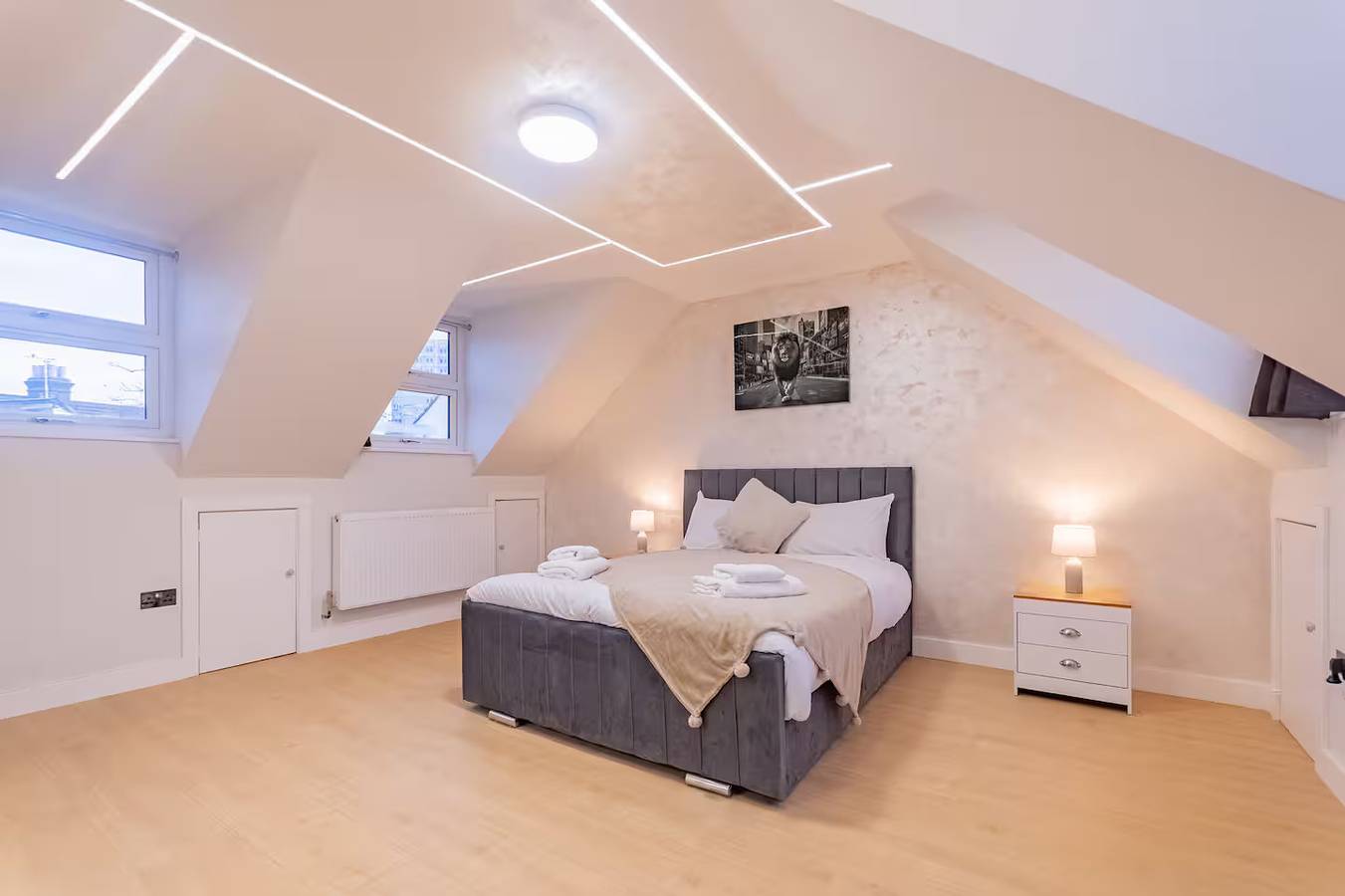 Hamlet Hideaway | Sleeps 14| Off Street Parking - Pass the Keys in Westcliff-on-Sea, Southend-on-Sea