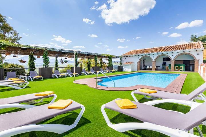 Casa rural para 20 personas, con jacuzzi además de jardín y piscina en Pizarra - 2