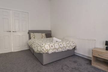 Log Cabin for 10 People in Blackpool, North West England, Photo 1