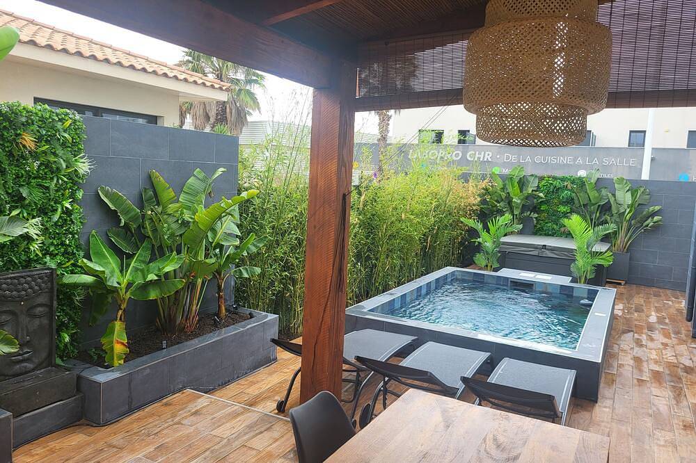 Villa Bali travel to asia without flying luxury and calm swimming pool and spa. in Saleilles, Côte d'Améthyste
