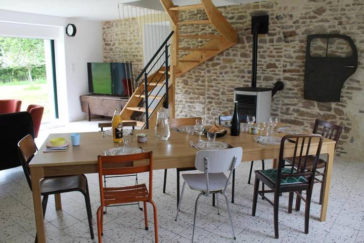 Gîte pour 10 personnes, avec jardin à Hamars