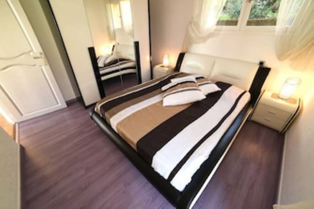 Promo - 40% from July 05 to 12: Heated swimming pool, Jacuzzi, sauna, steam room in Châteauneuf-Grasse, Cannes region