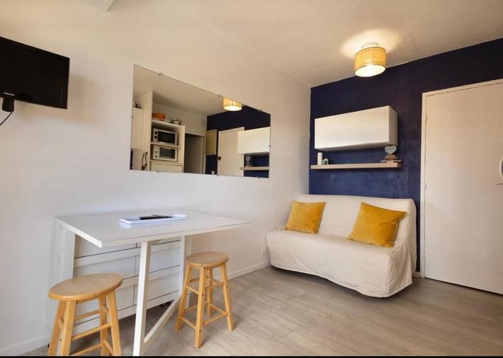 Gîte pour 4 personnes, avec vue ainsi que piscine et balcon dans Plage La Favière