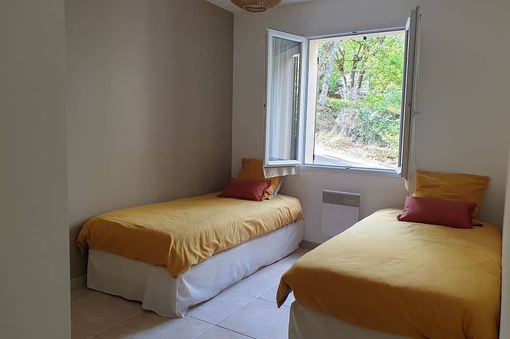 An escapade in Provence lulled by birdsong.<br>House 63m2 in Pierrevert, Regionaler Naturpark Luberon