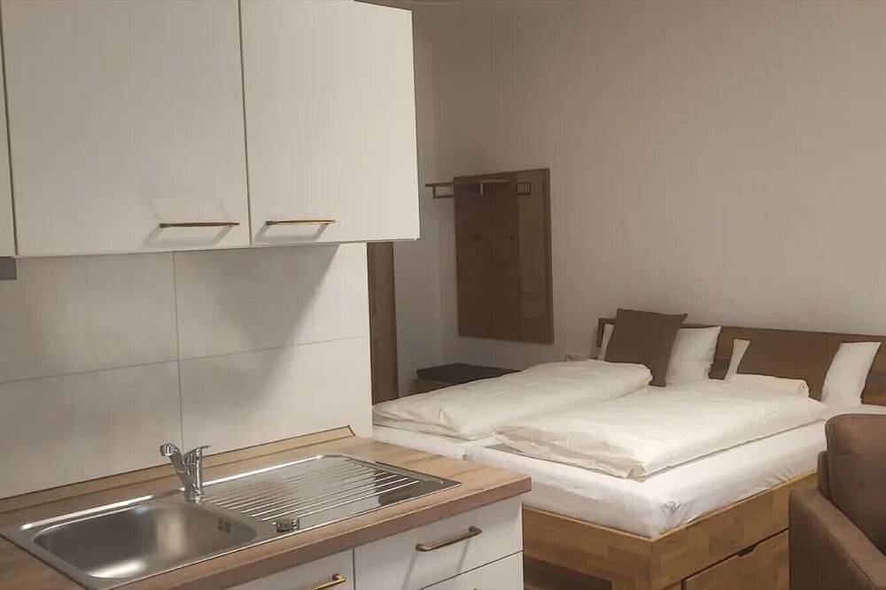 Apartment im Hotel 'Einhorn' mit Bergblick, gemeinsamer Terrasse und Wlan in Schwäbisch Gmünd, Albsteig Etappe 6