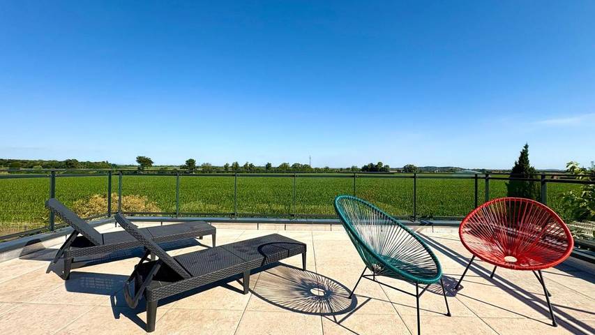 Location de vacances pour 8 personnes, avec jardin ainsi que vue et piscine à Jonage - 2