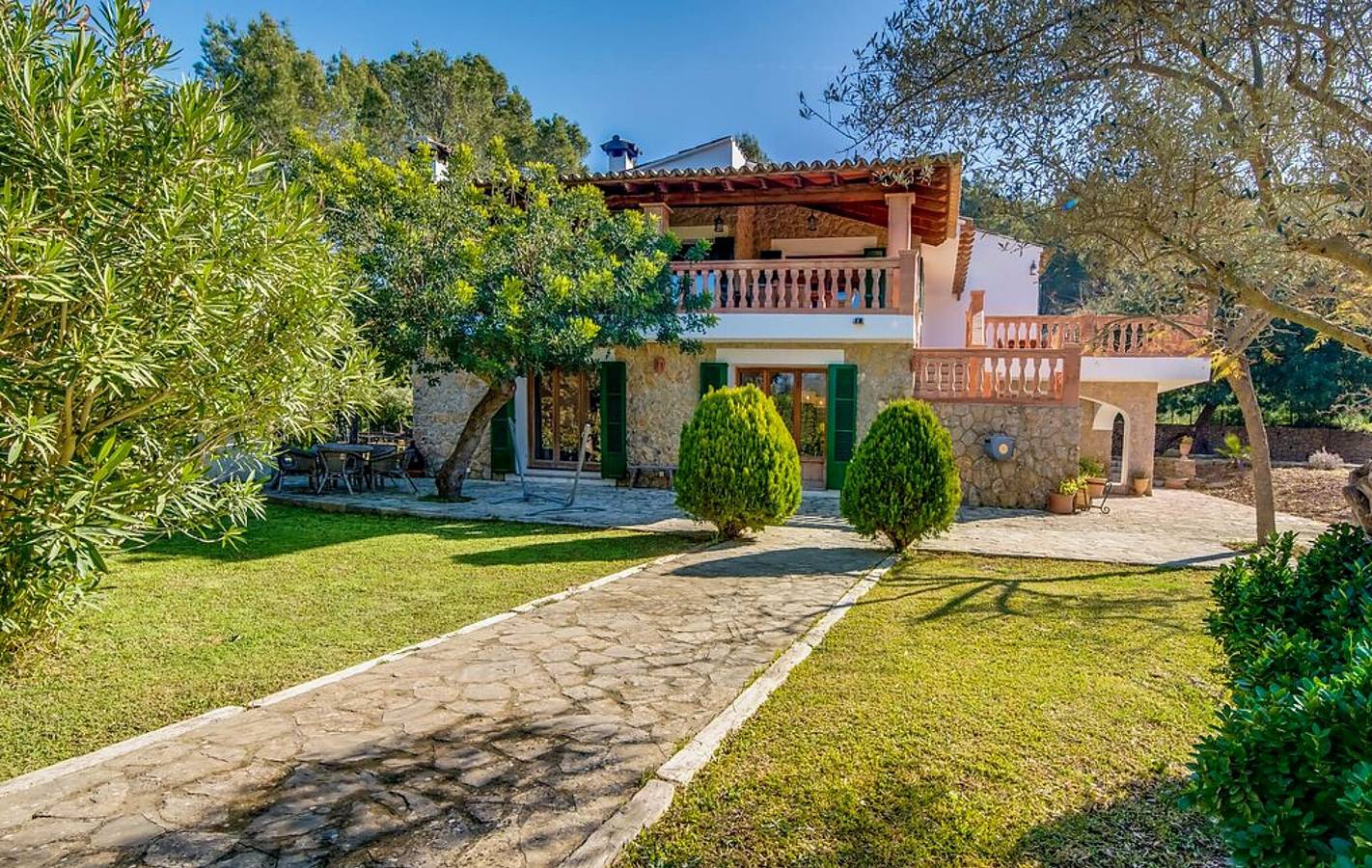 Villa 'Son Grau' with Mountain Views, Private Pool, and Wi-Fi in Alaró, Majorca Center