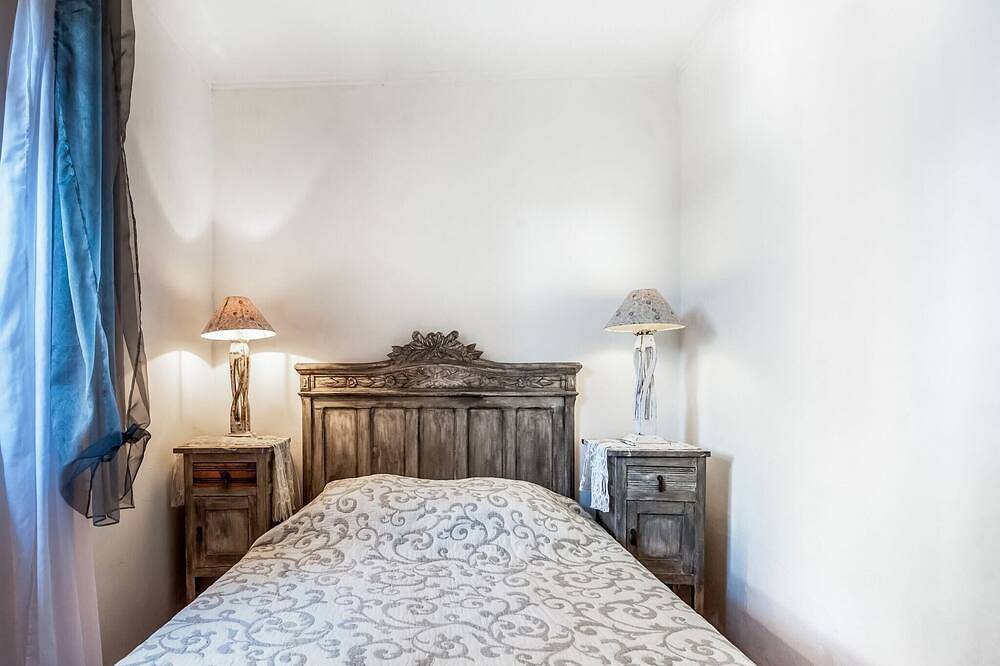 Holiday Home in Lorgues with Pool and Terrace in Lorgues, Draguignan region