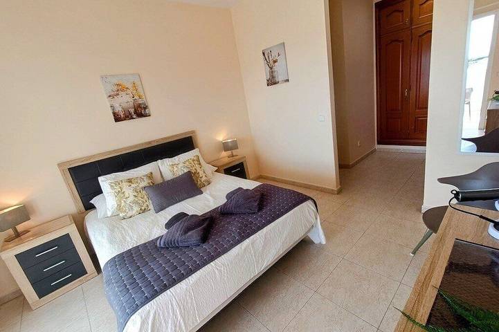 Villa Vicini - with Pool Table & Private Pool in Great Location in Playa Blanca, Yaiza