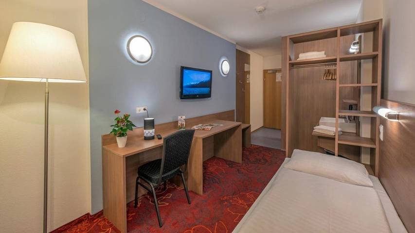 Hôtel pour 4 personnes, avec jardin dans Korneubourg - 2