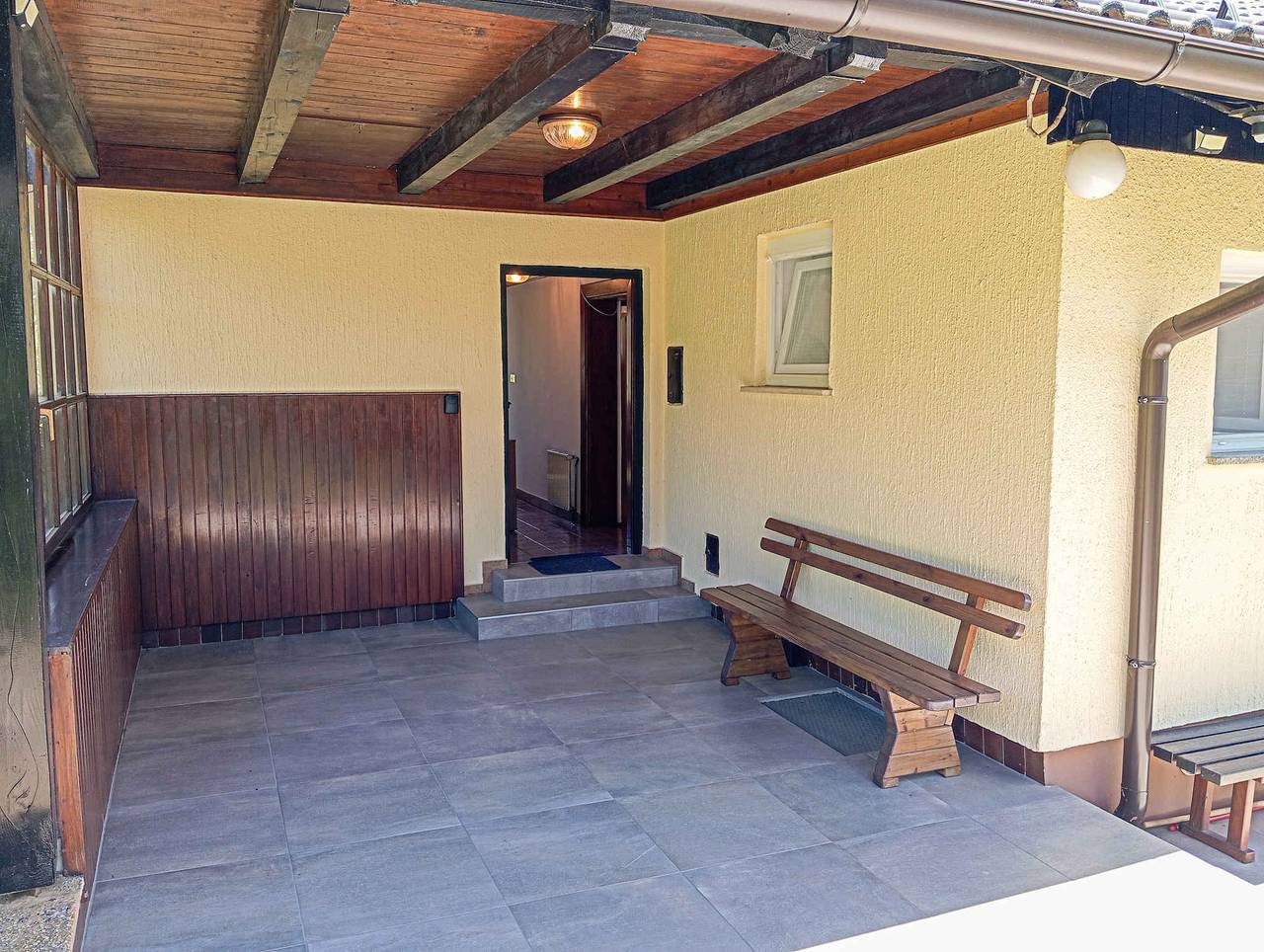 Ferienhaus auf dem Hügel in der Nähe von Novo mesto in Neustadtl, Slowenien