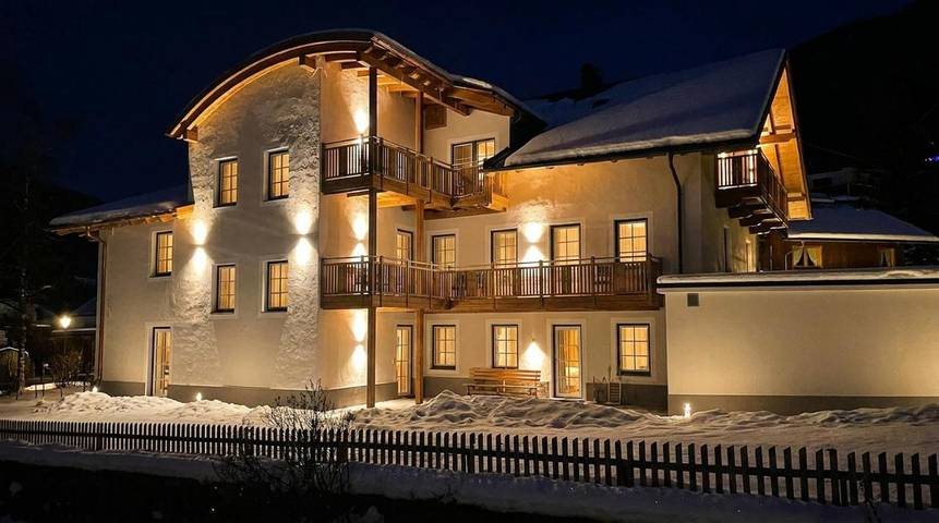 Ferienwohnung für 5 Personen, mit Balkon und Terrasse sowie Garten und Pool in Sankt Jakob in Defereggen