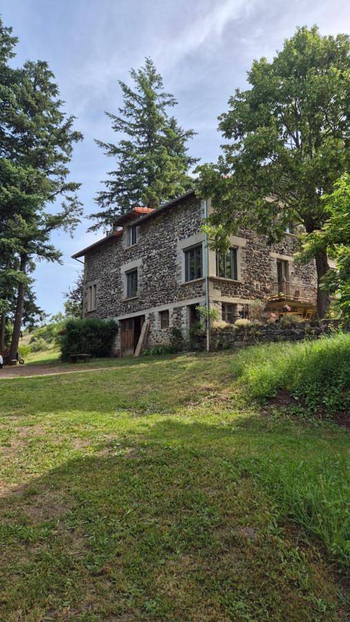 Gîte pour 8 personnes, avec Terrasse et Jardin dans Saint-Christophe-sur-Dolaison