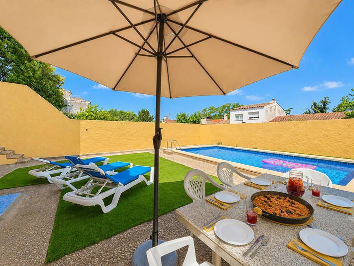 Villa pour 8 personnes, avec Balcon et Terrasse à L'Escala - 2