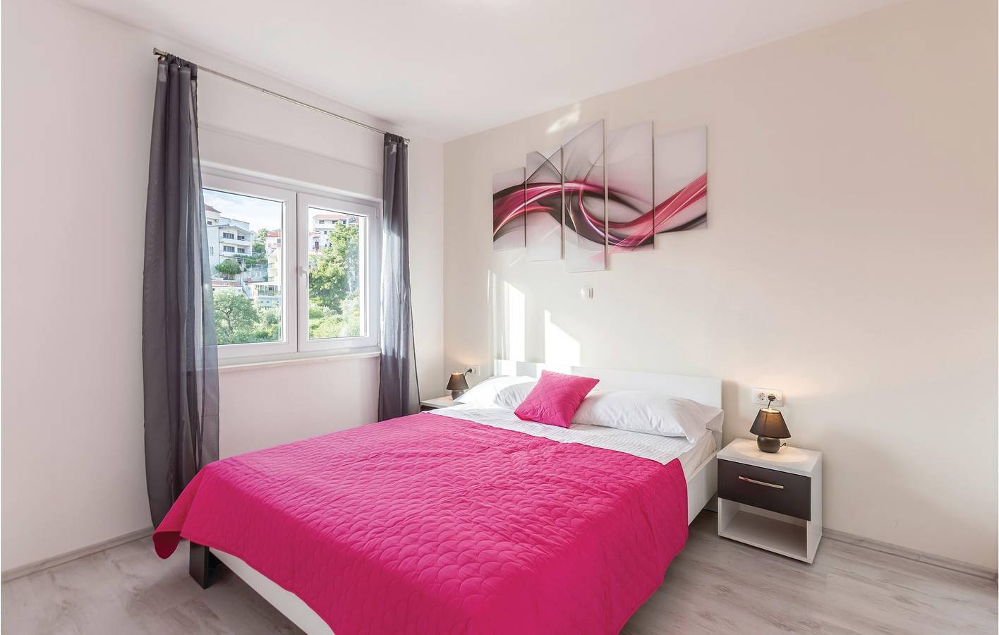 Ganze Ferienwohnung, Gemütliche Ferienwohnung mit Pool und Terrasse, 2 km vom Strand Strobec entfernt in Podstrana, Split-Dalmatien