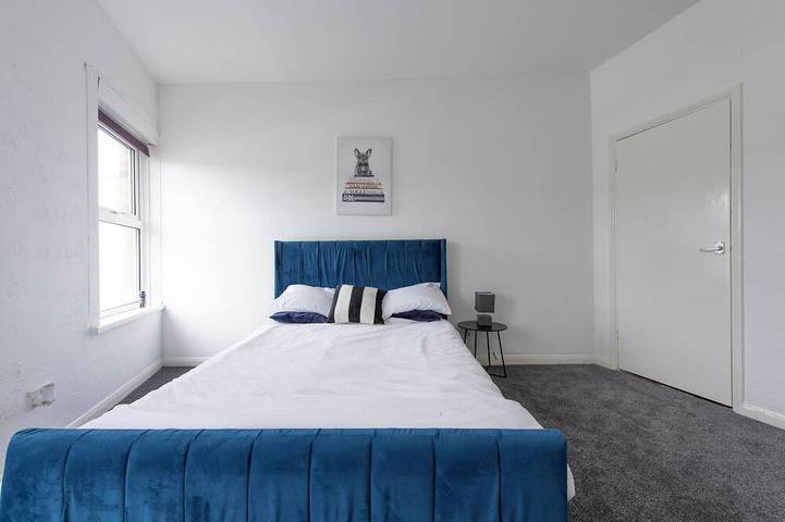 Ganze Wohnung, Perfect 1-bedroom in a 5 bedroom apartment in lovely Chatham for your stay. in Chatham (Großbritannien), Kent Downs