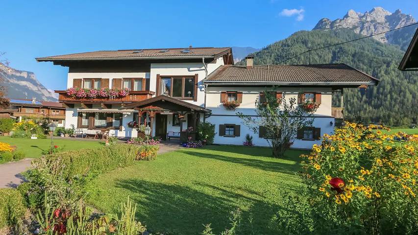 Vakantiewoning voor 4 personen, with tuin and balkon as well as sauna in Waidring