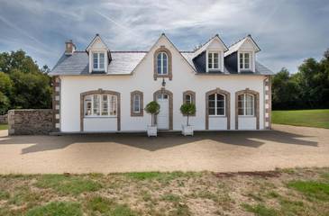Gîte pour 7 personnes, avec terrasse et jardin à Taulé