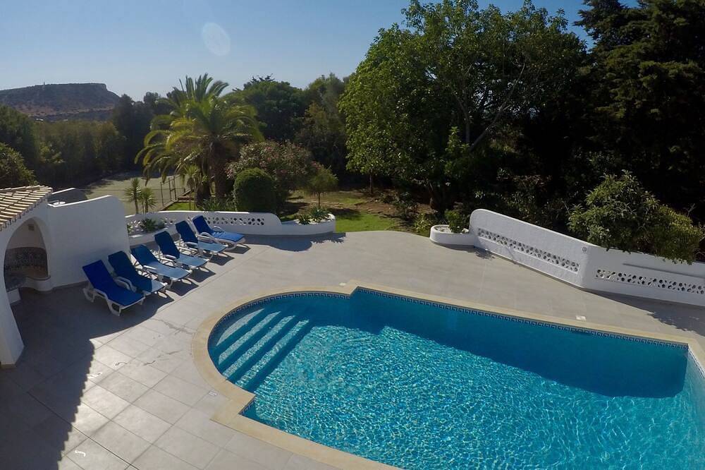 Vila Margarida. Luxury  5 bedroom villa own pool and tennis in Praia da Luz, Faro District