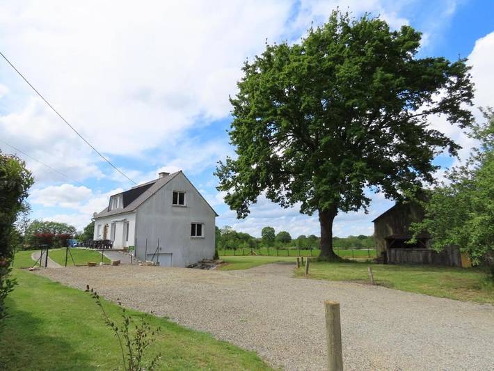 Location de vacances pour 14 personnes, avec vue ainsi que vue sur le lac et jardin, animaux acceptés à La Chapelle-Saint-Aubert - 3