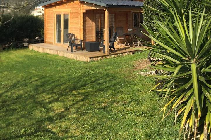 Gîte pour 2 personnes, avec piscine ainsi que jardin et terrasse en Corse-du-Sud