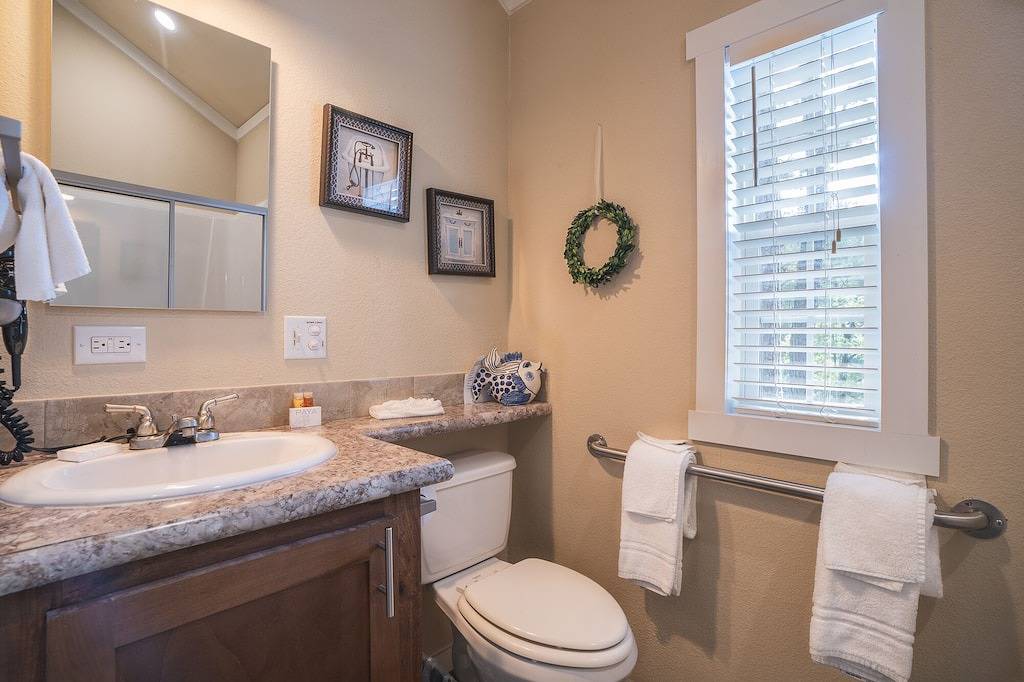 Dogwood Cottage at Safe Harbor Brady Mountain on Lake Ouachita! in Lake Ouachita