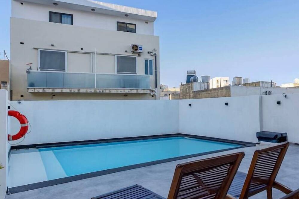 Apartamento inteiro, A fully equipped Apt with private balcony & Pool in San Giljan, Ilha de Malta