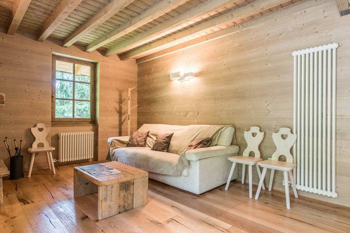 Wunderschönes „Chalet dell'Orso“ mit Wlan, Whirlpool und privatem Garten in Pelugo, Adamello-Presanella-Alpen