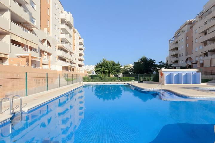 Apartamento entero, Apartamento 'Jardines De Playa Gandia' con piscina compartida, Wi-Fi y aire acondicionado. in Playa de Gandía, Costa de Valencia