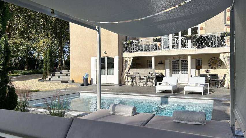 Location de vacances pour 2 personnes, avec piscine ainsi que jardin et jacuzzi dans Lys-Haut-Layon - 3