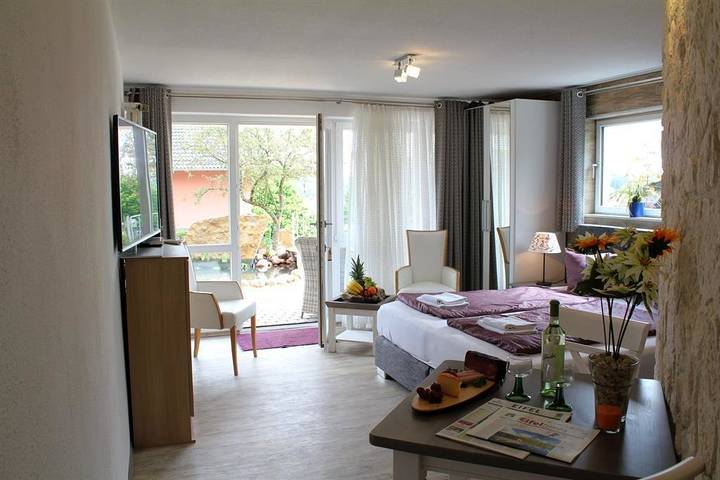 Ganze Ferienwohnung, Studio  Vulkanhöhe in Schalkenmehren, Vulkaneifel
