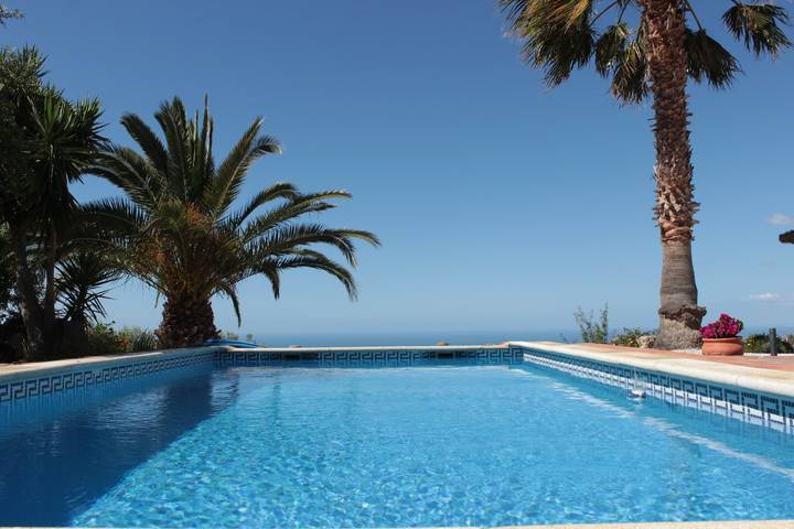 Ferienhaus 'Castillo Casarola' mit Meerblick, WLAN und Klimaanlage in Arenas, Costa del Sol
