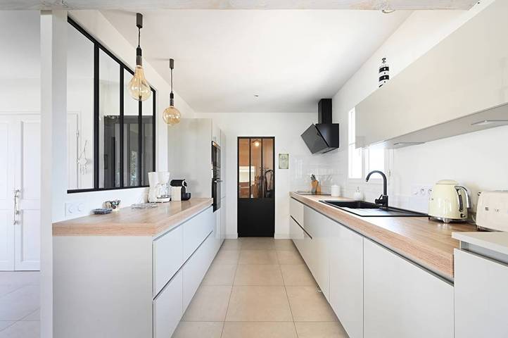 Location de vacances pour 10 personnes, avec piscine ainsi que terrasse et jardin à Sainte-Marie-de-Ré - 4