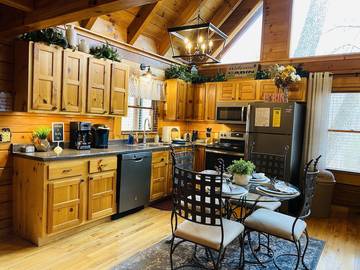 Chalet for 4 Guests in Sevier County, Picture 4
