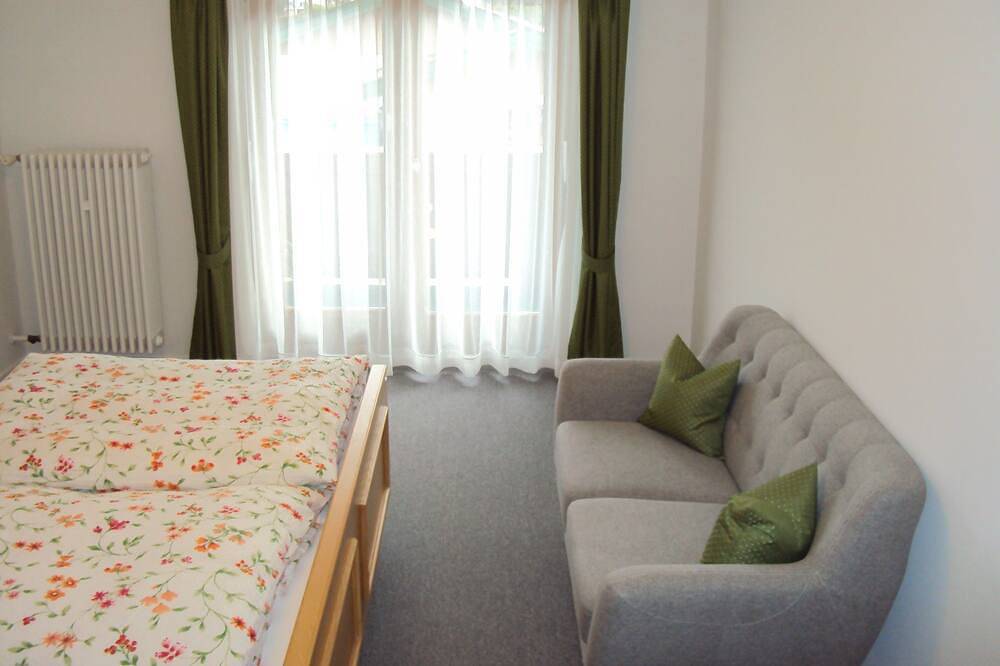 Entire apartment, Vacation apartment south 65m² - Gästehaus Fischer in Rottach-Egern, Bavarian Alps