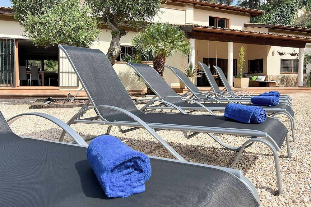 Villa Bali - Piscina, Jacuzzi, 10min Sitges in Olivella, Garraf