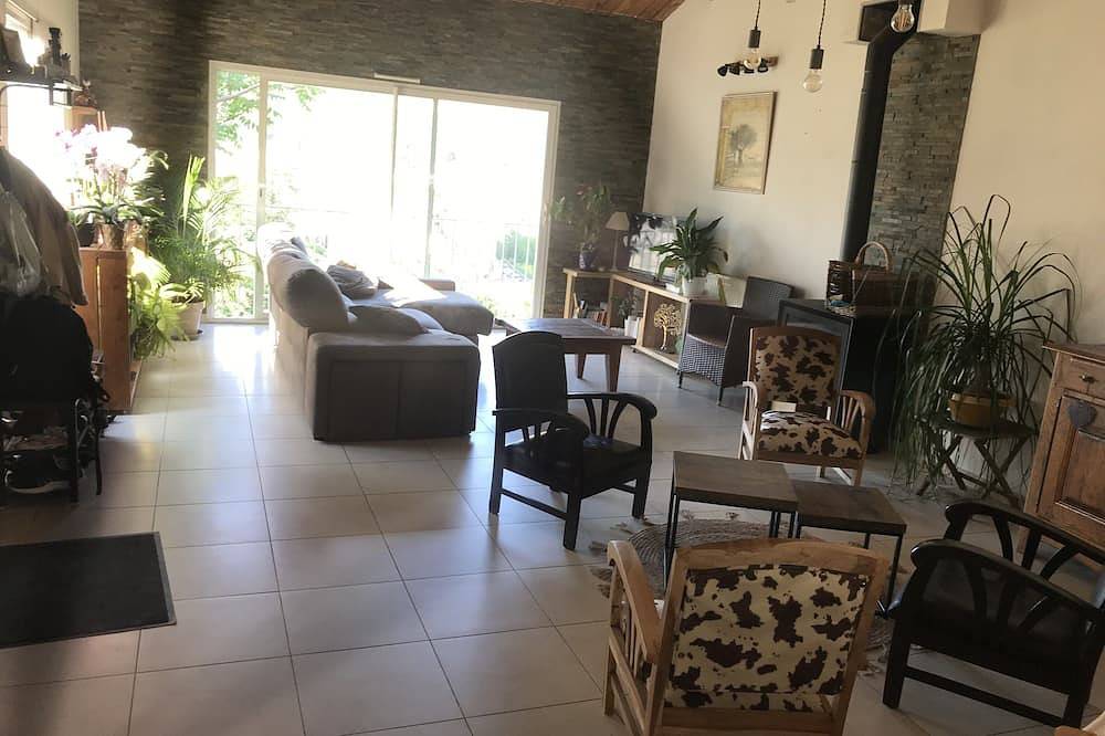 Sunny villa ☀️ with 2 gardens with private pool and terrace in Lodève, Lodève und Umgebung