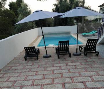 Cottage pour 6 personnes, avec jardin ainsi que vue et piscine à Paredes