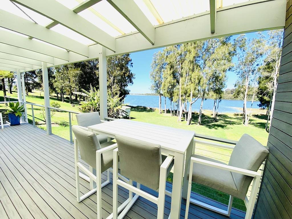 Memories Lakehouse at Dalmeny - pet friendly, waterfront, Sunday check out 3pm! in Dalmeny, New South Wales