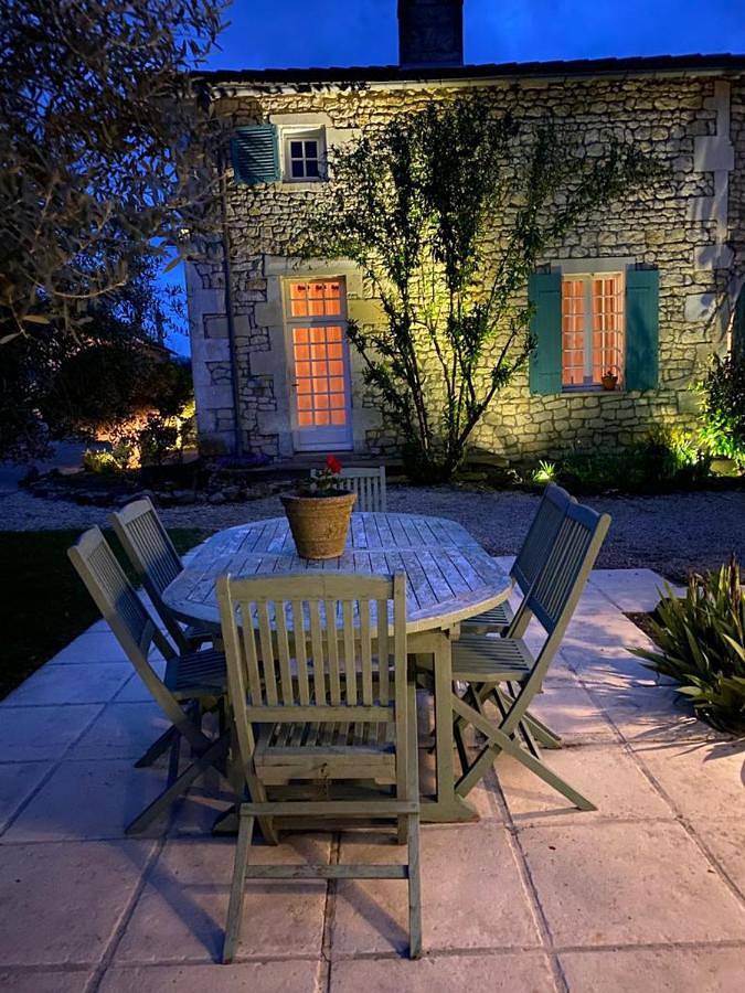 Gîte pour 12 personnes, avec jardin et piscine, animaux acceptés à Consac