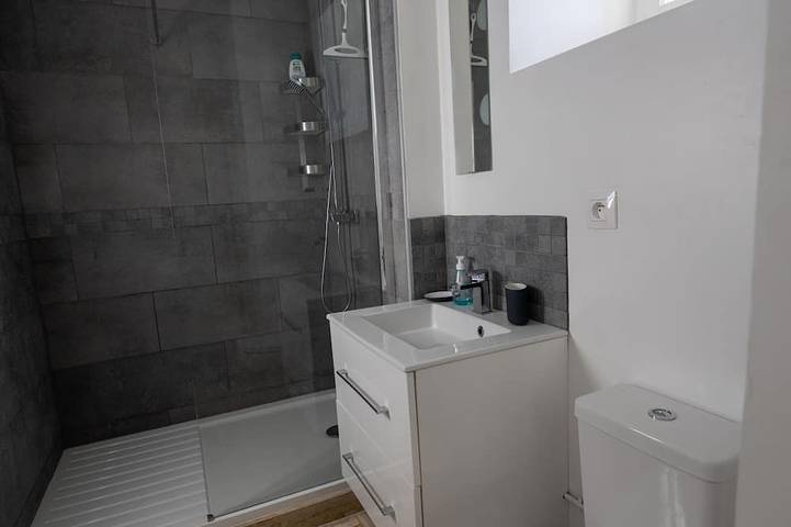 Location de vacances pour 6 personnes, avec jardin et piscine à Avon-les-Roches - 4