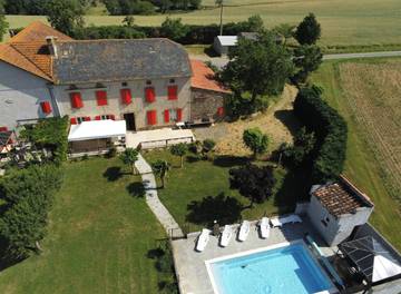 Location de vacances pour 15 personnes, avec terrasse et piscine dans le Tarn