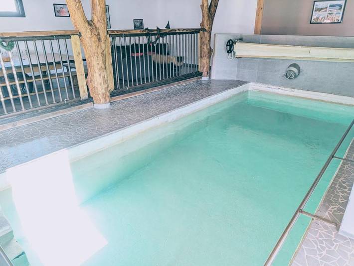 Gîte pour 10 personnes, avec piscine ainsi que vue et jardin à Ponteils-et-Brésis