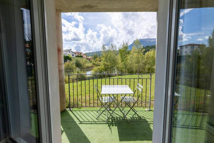 Ferienwohnung für 4 Personen, mit Balkon und Terrasse sowie Garten und Seeblick