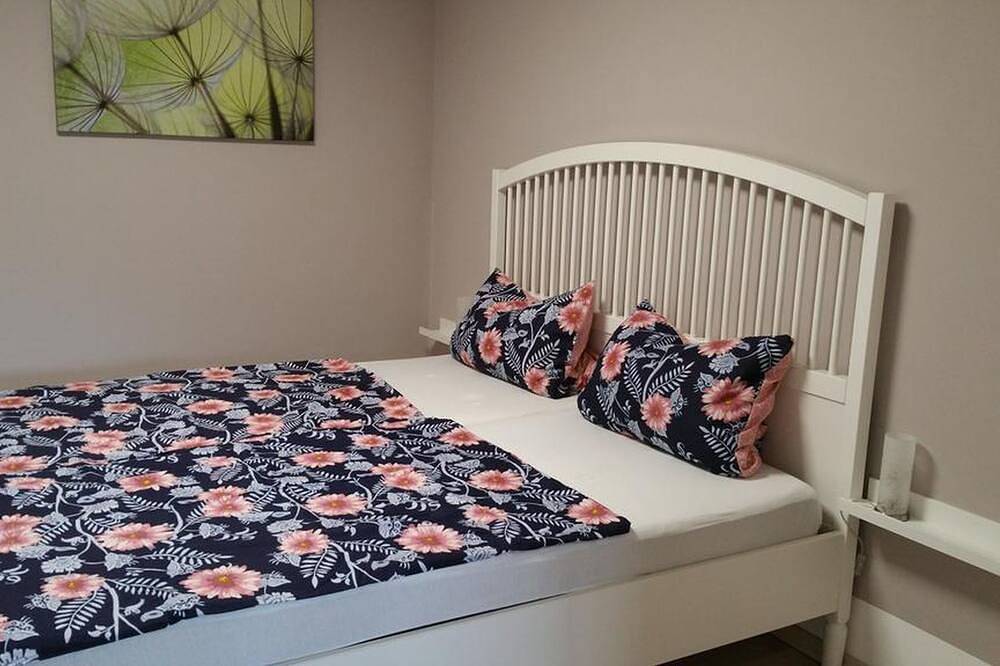 Ganze Wohnung, Ferienwohnung mit Terrasse und Kamin, 2 Schlafzimmer, max. 4 Personen in Bodenwerder, Landkreis Holzminden