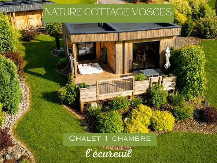 Ferienhaus für 2 Personen, mit Balkon und Whirlpool sowie Terrasse und Garten in Anould