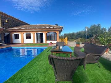 Casa rural para 6 personas, con jardín además de piscina y vistas en Comarca de Baza